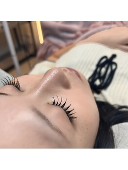 リグ(LIG)/目を閉じていても美しいお目元に