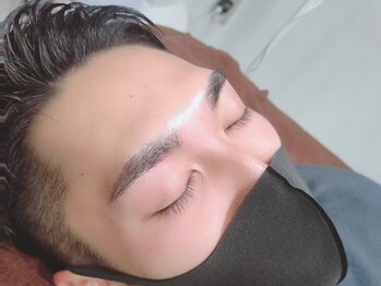 トータルビューティーサロンラグジー(TOTAL BEAUTY SALON LUXY)の写真/モテるメンズは美眉＆美肌が新常識？骨格を生かしたイケメン眉毛スタイリングと本格美肌ケアで顔の印象UP↑