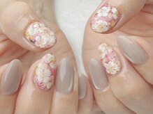 エーネイル(a nail)の雰囲気（秋カラーのフラワーネイル）