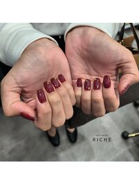冬色ボルドーのチークネイル