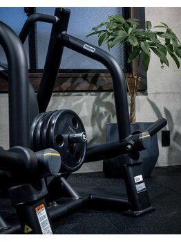 ビエネスタジムトウキョウ 青山(BIENESTAR GYM TOKYO)/【内観】本格機材を贅沢に使用