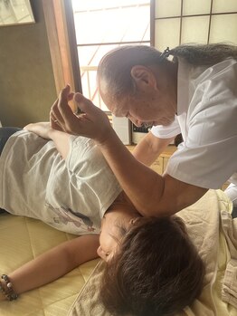 しおや整体院/首の施術