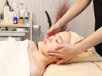 セレーヌの写真/毛穴の黒ずみ＆開きを改善し肌の透明感やお化粧ノリUP！リンパマッサージとパック付で保湿・たるみケアも◎