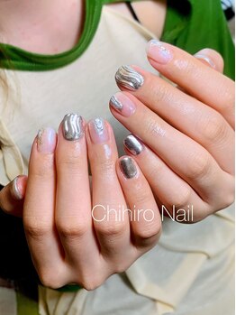 チヒロネイル/シルバーでニュアンスネイル