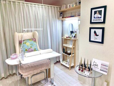 2F Nail room