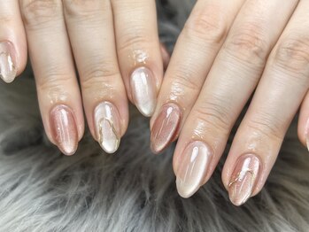 リアーナネイル(LianA Nail)の写真/「見る角度で輝きが変わる♪うる艶マグネットで大人の上品ネイル」