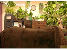 リセットモア(Reset More)の雰囲気(植物の癒しに包まれ、心身がふわっとほどける空間)