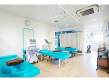 堀川鍼灸 接骨院の雰囲気（広々とした清潔のある空間で落ち着いて施術を受けて頂けます！）