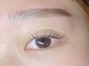 コム 草加マルイ店(com by neolive)/パリジェンヌ×美眉 担当坪