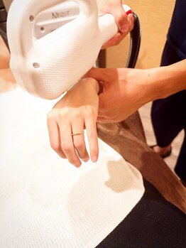 パボーネ(Pavone)/手の甲へアプローチ