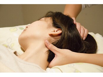 アロマリンパマッサージ もみほぐし Holomuaの写真/スマホやPCで固まった頭と首を、極上の手技で解放します。血行を促進し、眼精疲労や睡眠の悩みもスッキリ。