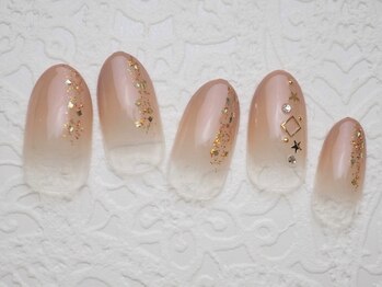ネイルサロン ブランシュール(Nail Salon Blancheur)/【ベージュスタッズネイル】