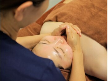 ヘレン(Helen)の写真/町田で人気の本格コルギ★肩コリのお疲れも解消◎結果重視の高品質×高技術の施術で憧れの小顔に！