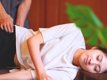 カケル(KAKERU)の写真/《リピーター続出》1番のボディメイクの近道は姿勢改善から！施術とストレッチ指導で効果を実感☆