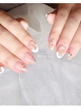 リッシュ トロワ(RICHE trois)/冬の雪だるまネイル