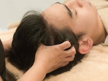 ニナ ビューティー スタジオ(NINA BEAUTY STUDIO)の写真/完全プライベートの贅沢空間で、ヘッドだけでなくデコルテ・首肩まで丁寧にほぐす極上スパ♪メンズもOK◎