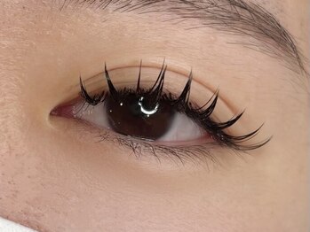 イヴィナス(ivenus)の写真/【束間のあるまつ毛にしたい方に◎】モチの良さと持続力に高評を頂いてます★目力UPで、目元を好印象に♪