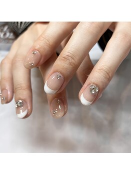 フレンチネイル/Vカットストーン