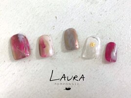 LAURA POMPONNEE　Noble