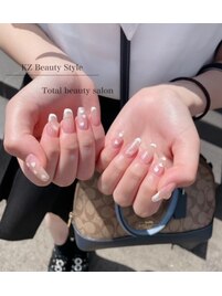 大人気！王道フレンチネイル