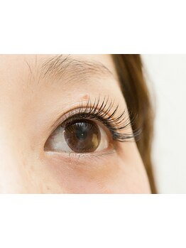 ナチュラル上品な目元にしたい