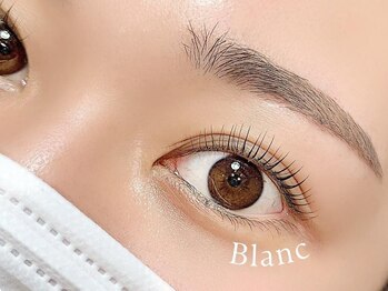 アイラッシュサロン ブラン イオンモール高岡店(Eyelash Salon Blanc)の写真/【パリジェンヌでパッチリ上向きまつげ】雰囲気/目元のバランスに合わせてご提案!すっぴんでもアガル目元に