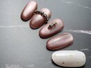 大人可愛いマグネットネイル