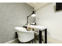 ジャミーラ ティアラ(Jamila Tiara)の雰囲気（テレビ付きの明るく清潔感あふれる空間で快適に施術を）