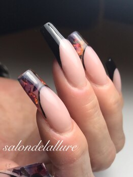 サロンドラリュール(Salon de L'Allure)/