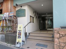 スーズ 恵比寿(SOOTHE)/黄色い看板が目印です