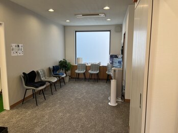 ひろがる接骨院 総社院/内観(待ち合い)