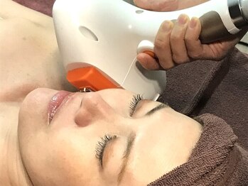 フェリシアグロウ(Felicia Glow)の写真/【ハイドロピーリングで毛穴洗浄】角栓・くすみ・黒ずみをクリアにして透明感のあるツルスベ肌に♪