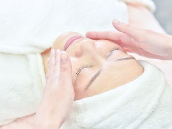 コスメ アンド エステ おぬきの写真/大人の美肌を極める!20代~80代の幅広い年齢層のお客さまに◎サロンケア&ホームケアのWで美肌をサポート◎