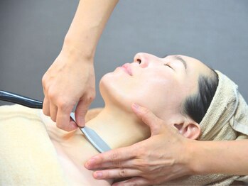 スパ アンド シェイブ 4K(SPASHAVE 4K)/乾燥を感じやすい首元からケア