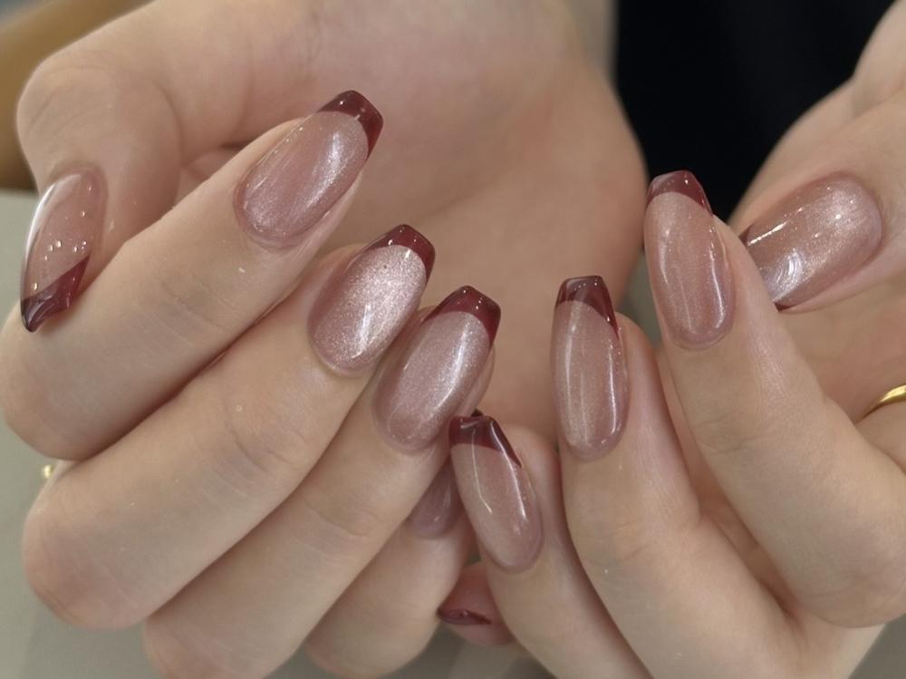 2025年-2026年冬トレンド】ボルドーフレンチのネイルデザイン集｜人気