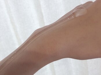 エンディミオン(Endymion)/脱毛前にジェルを塗布します