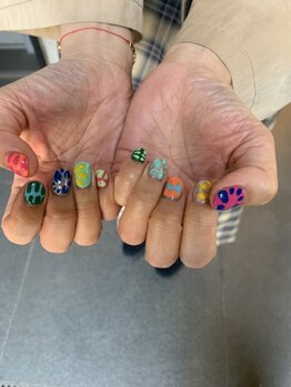 アヤネイルズ アンド アイラッシュ(AYA NAILZ.&Eyelash)/シンプル元気ネイル