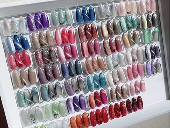 ローズハウス 浦添店(ROSEHOUSE)の写真/50種類以上の豊富なデザインから贅沢に選べる!1本から対応可能◎季節問わず飽きないネイルで指先に彩りを♪
