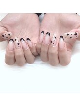リアン(Lien)/黒フレンチ＆ハートホロnail