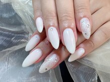 ヒラソルネイル(Girasol nail)/白ネイル！
