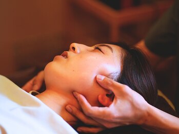 カケル(KAKERU)の写真/姿勢の悪さは、フェイスラインのもたつきのきっかけに！？施術とストレッチ指導でフェイスラインを綺麗に☆