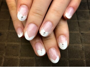 プラハネイル(+HER 美甲)/変形フレンチ