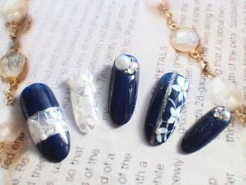 ベレッツァネイル 大阪 日本橋(BellezzaNail)/アート…フラワーネイビー