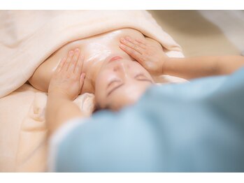 ウルスパ 池袋店(UruSpa)/鎖骨リンパと大胸筋をケア