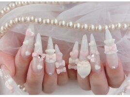 白ピンクGirlyネイル