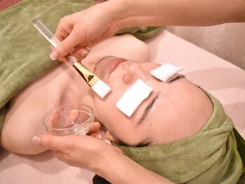 ひまわり整体サロンの写真/【圧倒的人気の水光肌ピーリング★最強肌トラブルケア！】内側から光り輝くツヤ感溢れる瑞々しい素肌へ♪