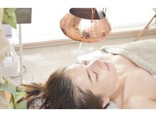 マーラアンジュプラスの雰囲気（シロダーラ　ヘッドスパ：記憶力向上、不眠改善、思考をクリアに）