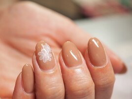 素肌に溶け込む美しいワンカラー