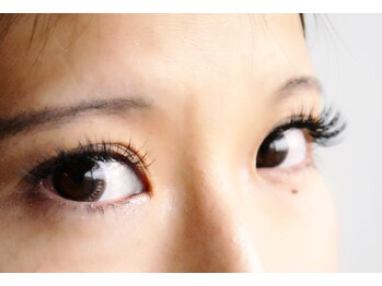 ポルタート アイ(Portaat eye)の写真/特別な日に◎ナチュラルより少し華やかな、自信あふれる印象へ導くまつげデザイン☆