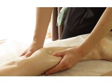 こだわりのアロマオイルでとろける全身オイルリンパ